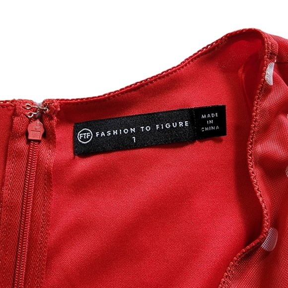 Fashion to Figure size 1X Red and White - Picture 6 of 6